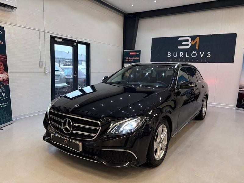 Svart Begagnad 2018 Mercedes E200 Kombi | 189 900 kr (Dyr) - Bild 1/4