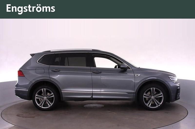 Begagnad VW Tiguan Allspace R-line 200 HK (147 kW) 2021 Mörkgrå SUV