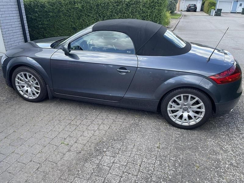 Grå Begagnad 2008 Audi TT Roadster Cab | 255 000 kr - Bild 1/4