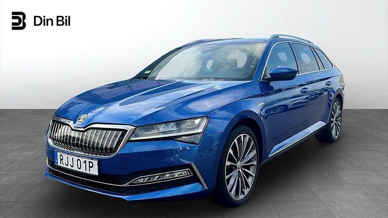 Blå Begagnad 2023 Skoda Superb LAURIN & KLEMENT Kombi | 429 900 kr (Dyr) - Bild 1/4