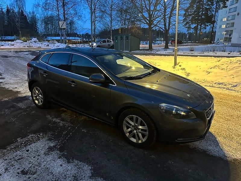 Begagnad Volvo V40 Summum 150 HK (110 kW) 2013