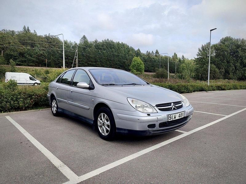 Silver Begagnad 2001 Citroën C5 Halvkombi | 26 999 kr (Marknadspris) - Bild 1/4