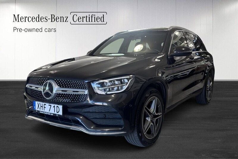 Grå (grey) Begagnad 2021 Mercedes GLC300e AMG line SUV | 354 900 kr (Superpris) - Bild 1/4