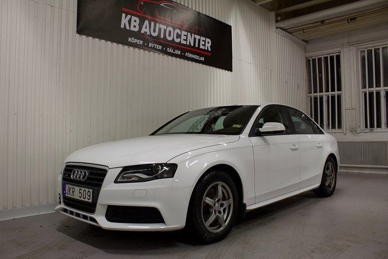 Vit Begagnad 2011 Audi A4 Sedan | 134 900 kr (Dyr) - Bild 1/4