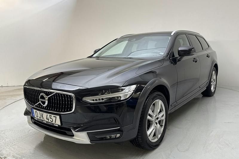 Svart Begagnad 2018 Volvo V90 CC Plus Kombi | 247 000 kr (Marknadspris) - Bild 1/4