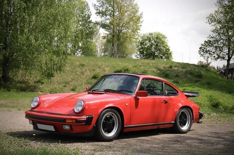Begagnad Porsche 911 Carrera 231 HK (169 kW) 1986