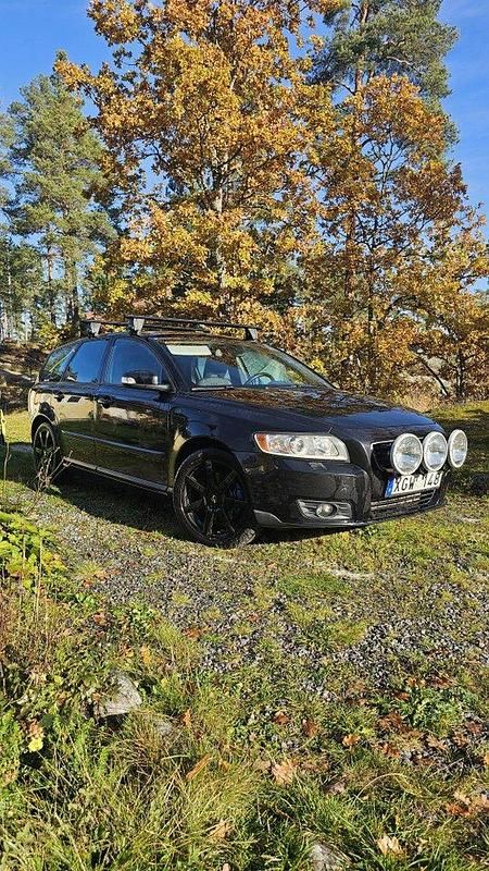Svart Begagnad 2009 Volvo V50 Kinetic Kombi | 50 000 kr (Marknadspris) - Bild 1/4