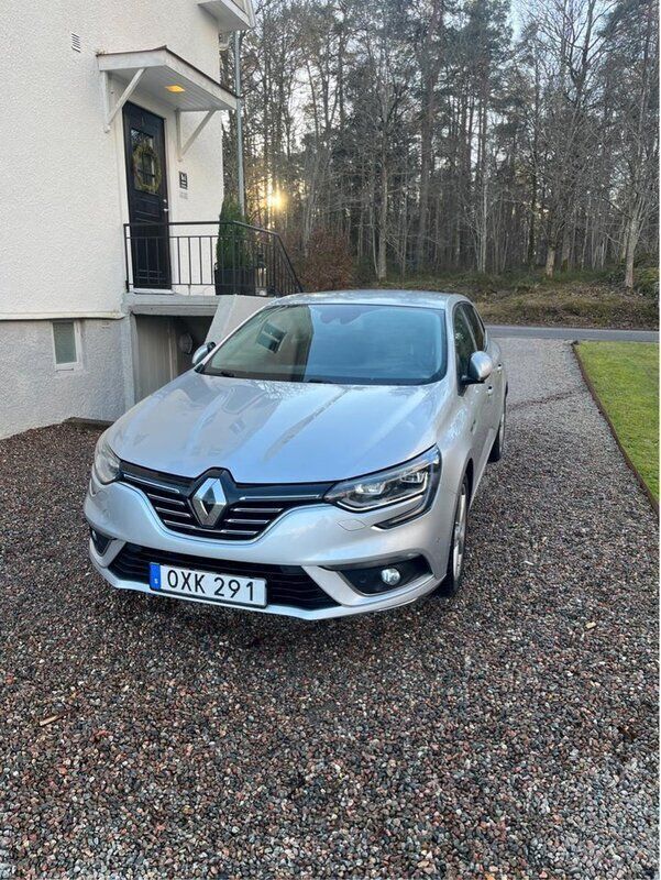Silver Begagnad 2016 Renault Mégane III Bose Edition Halvkombi | 97 500 kr - Bild 1/4