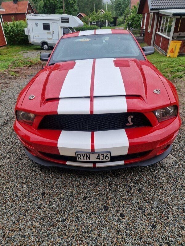 Röd Begagnad 2008 Ford Mustang Sportkupé | 290 000 kr - Bild 1/4