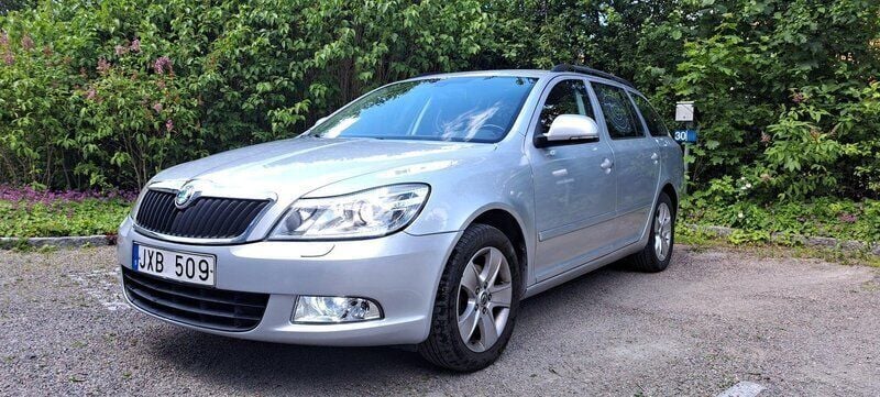 Silver Begagnad 2010 Skoda Octavia Kombi | 46 500 kr (Lite dyr) - Bild 1/4