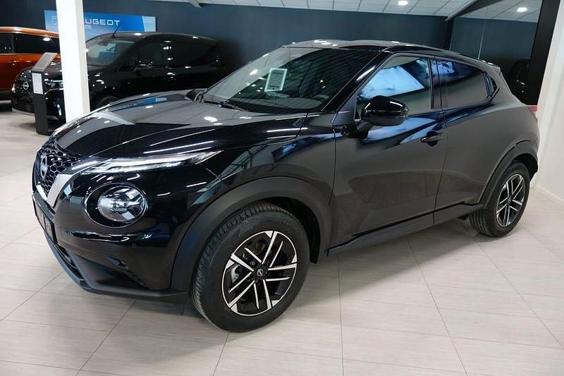 Svart Ny 2025 Nissan Juke SUV | 244 000 kr (Marknadspris) - Bild 1/4