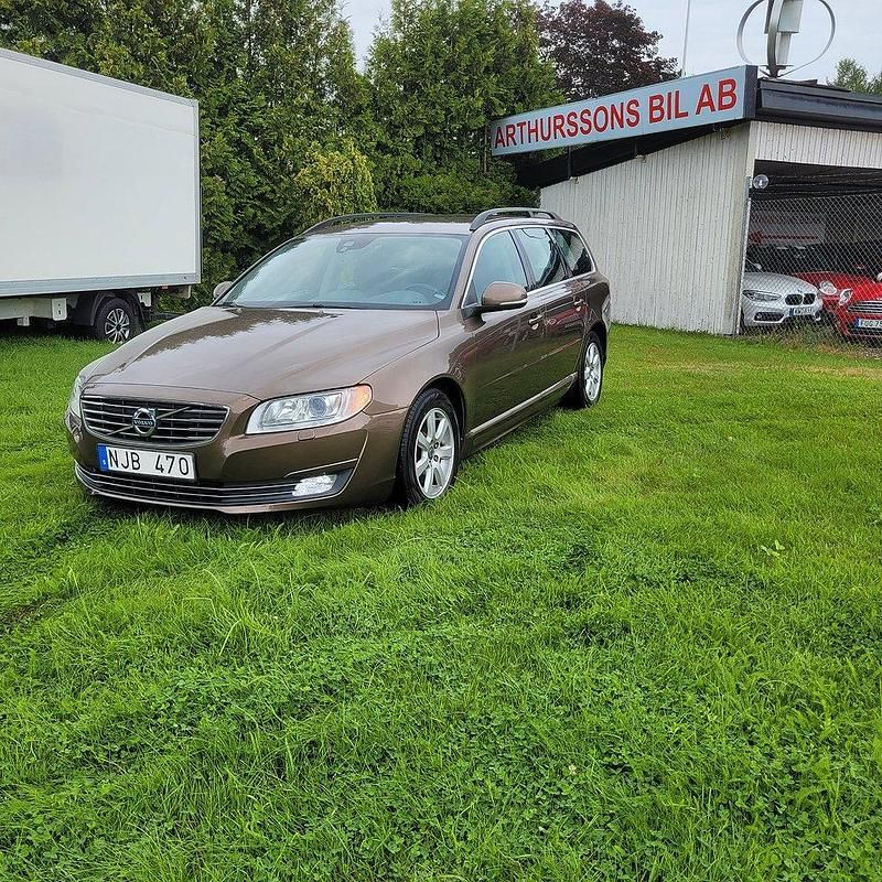 Brun Begagnad 2013 Volvo V70 Momentum Kombi | 114 000 kr (Lite dyr) - Bild 1/4