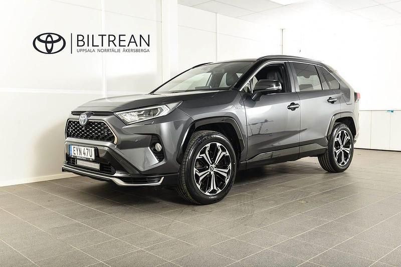 Grå metallic Begagnad 2021 Toyota RAV4 Premium SUV | 308 900 kr (Superpris) - Bild 1/4