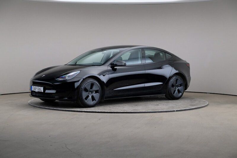 Svart Begagnad 2021 Tesla Model 3 Standard Range Plus Sedan | 275 000 kr (Marknadspris) - Bild 1/4