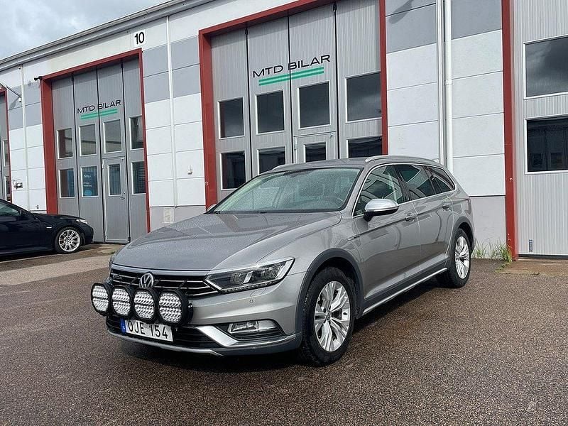 Silver Begagnad 2016 VW Passat Alltrack Kombi | 179 900 kr (Marknadspris) - Bild 1/4