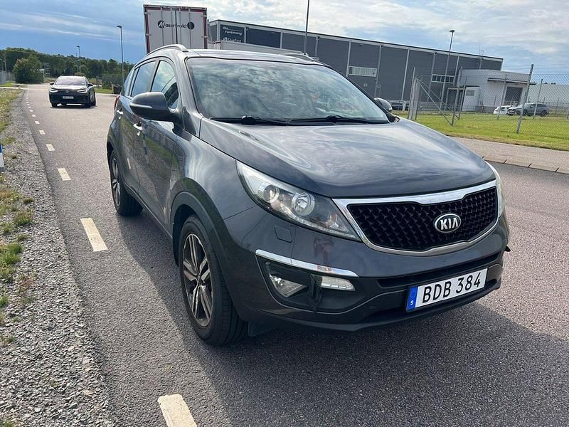 Grå Begagnad 2014 Kia Sportage SUV | 88 888 kr (Marknadspris) - Bild 1/4