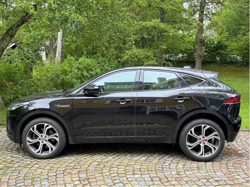 Svart Begagnad 2018 Jaguar E-Pace SUV | 249 000 kr (Marknadspris) - Bild 1/4