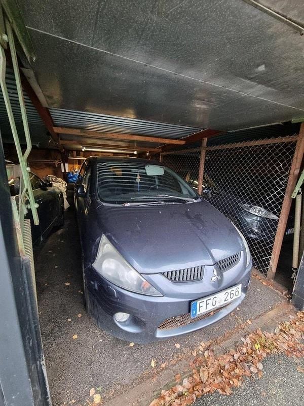 Grå Begagnad 2006 Mitsubishi Grandis Minibuss | 15 900 kr (Dyr) - Bild 1/2