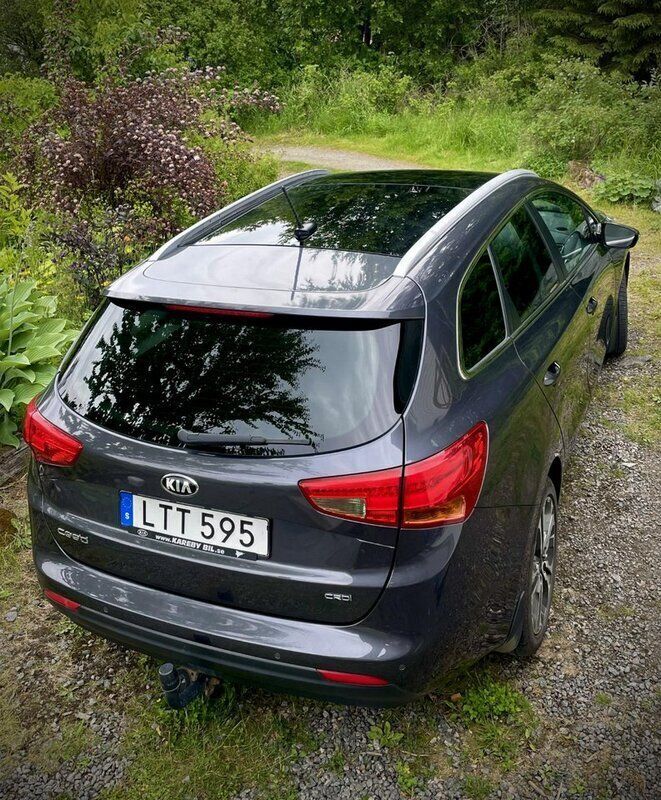 Grå Begagnad 2015 Kia Ceed Sportswagon Comfort Kombi | 84 000 kr (Marknadspris) - Bild 1/4