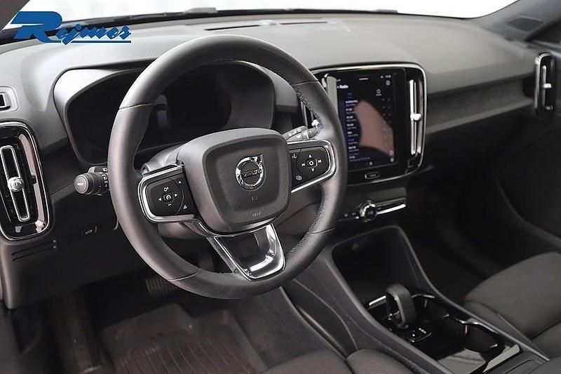 Begagnad Volvo XC40 Plus 175 kW (238 HK) 2022 Onyx svart metallic SUV