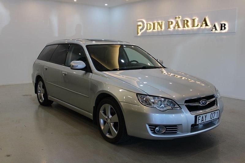 Silver Begagnad 2007 Subaru Legacy Kombi | 59 900 kr (Marknadspris) - Bild 1/4