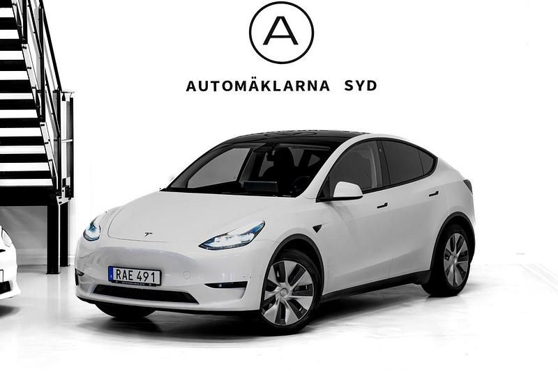 Vit Begagnad 2023 Tesla Model Y Standard Range SUV | 354 900 kr (Marknadspris) - Bild 1/4