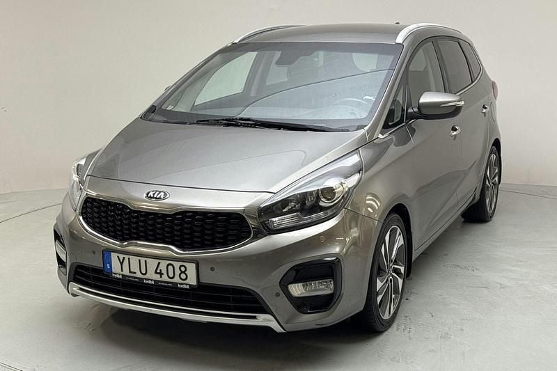 Grå Begagnad 2017 Kia Carens Minibuss | 139 800 kr (Bra pris) - Bild 1/4