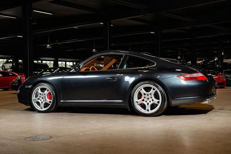 Begagnad Porsche 911 Carrera 4S 381 HK (280 kW) 2006 Grå Sportkupé