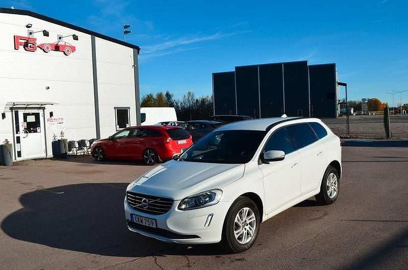 Vit Begagnad 2014 Volvo XC60 Momentum SUV | 89 900 kr (Marknadspris) - Bild 1/4