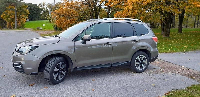 Brun Begagnad 2018 Subaru Forester SUV | 210 000 kr (Marknadspris) - Bild 1/4