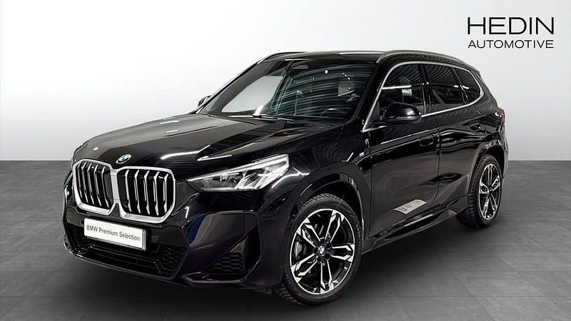 Svart Begagnad 2023 BMW X1 M Sport SUV | 484 700 kr - Bild 1/4