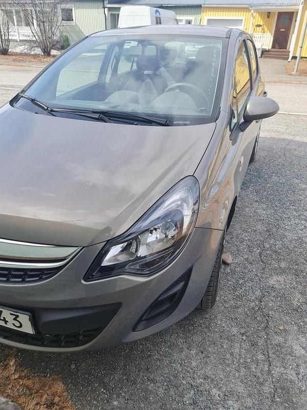 Brun Begagnad 2014 Opel Corsa Enjoy Halvkombi | 35 000 kr (Marknadspris) - Bild 1/3