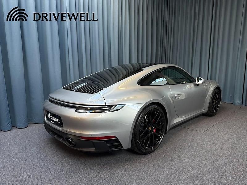 Begagnad Porsche 911 Carrera GTS 480 HK (353 kW) 2024 Silver Sportkupé