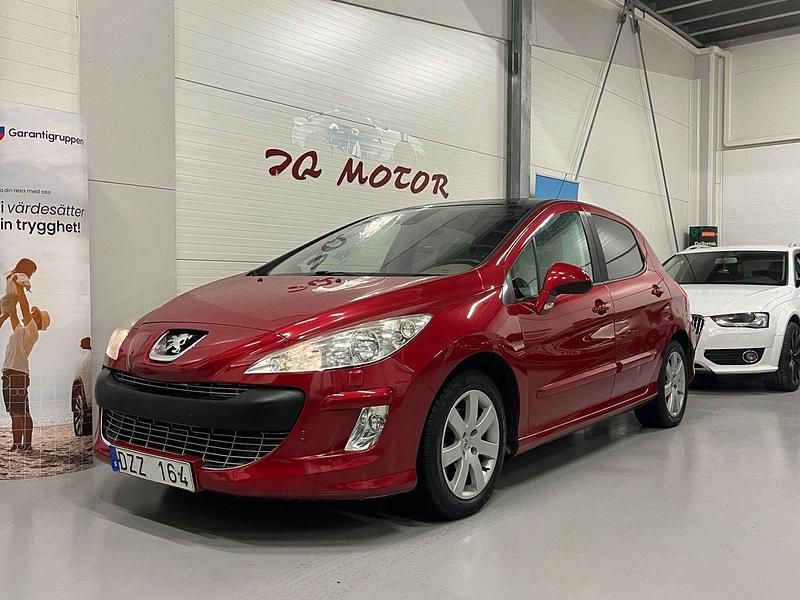 Röd Begagnad 2010 Peugeot 308 Halvkombi | 49 900 kr (Marknadspris) - Bild 1/4