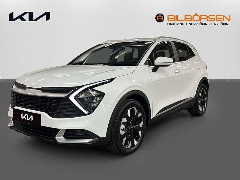 Vit Ny 2025 Kia Sportage SUV | 408 384 kr (Marknadspris) - Bild 1/4