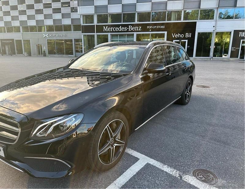 Grå Begagnad 2019 Mercedes E300 Kombi | 209 000 kr (Dyr) - Bild 1/4