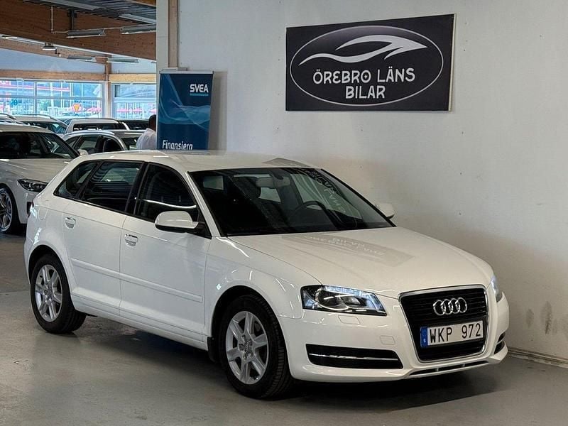 Vit Begagnad 2013 Audi A3 Attraction Halvkombi | 84 900 kr (Marknadspris) - Bild 1/4