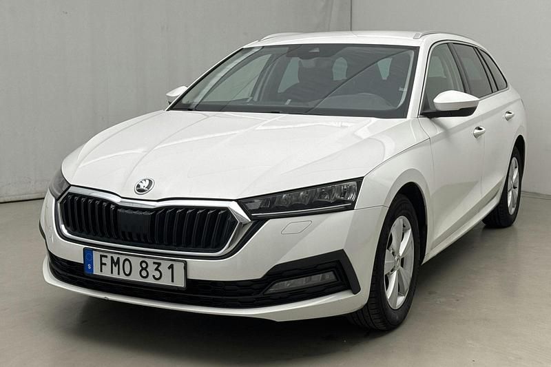 Vit Begagnad 2022 Skoda Octavia | 139 000 kr - Bild 1/4