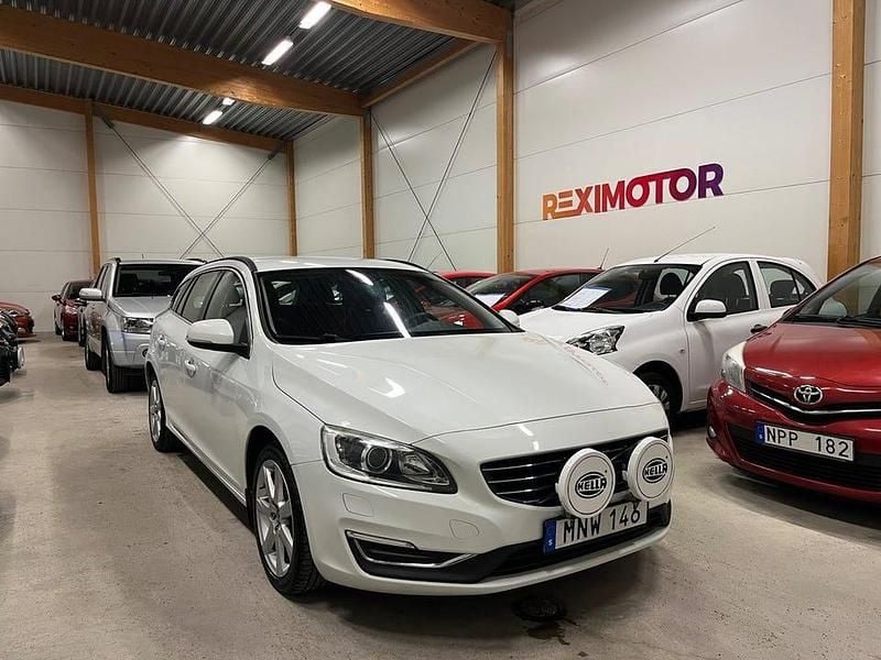 Begagnad Volvo V60 Momentum 150 HK (110 kW) 2016 Vit Kombi