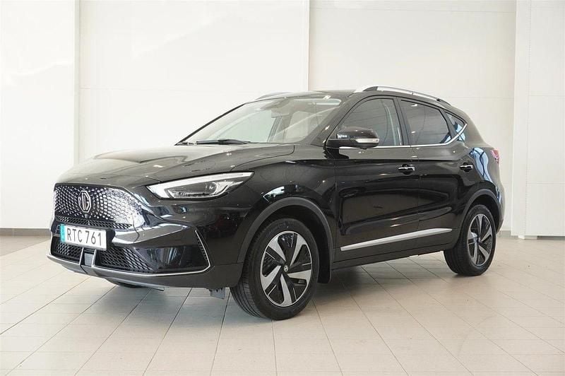 Svart Begagnad 2022 MG ZS Luxury Sedan | 224 900 kr (Superpris) - Bild 1/4