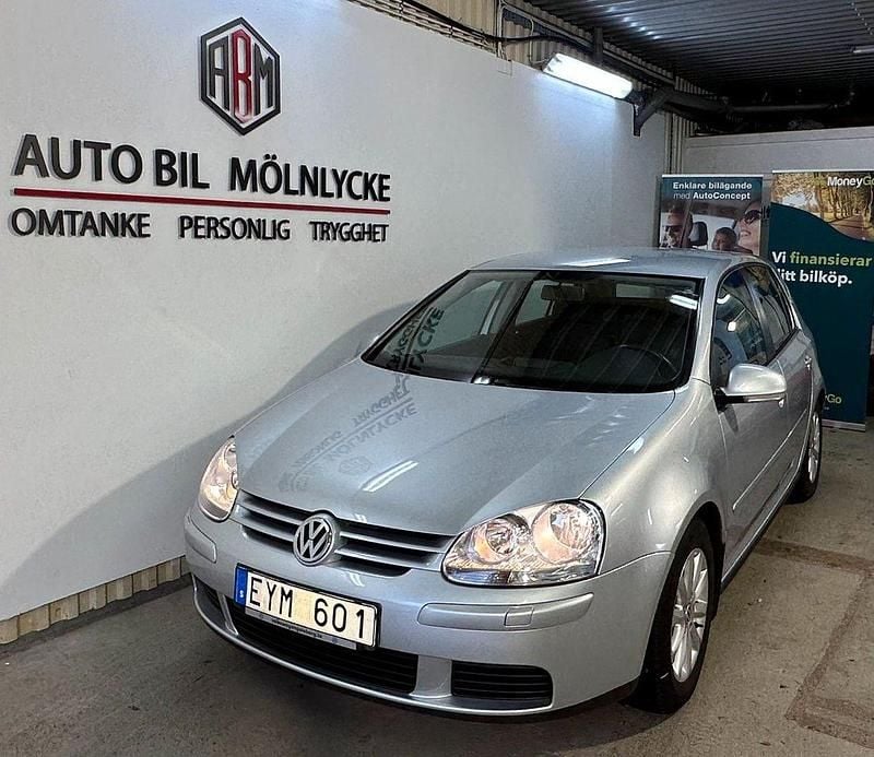 Silver Begagnad 2007 VW Golf V Sportline Halvkombi | 54 900 kr (Lite dyr) - Bild 1/4