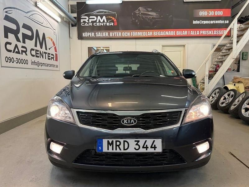 Begagnad Kia Ceed Sportswagon 128 HK (94 kW) 2011 Grå Kombi