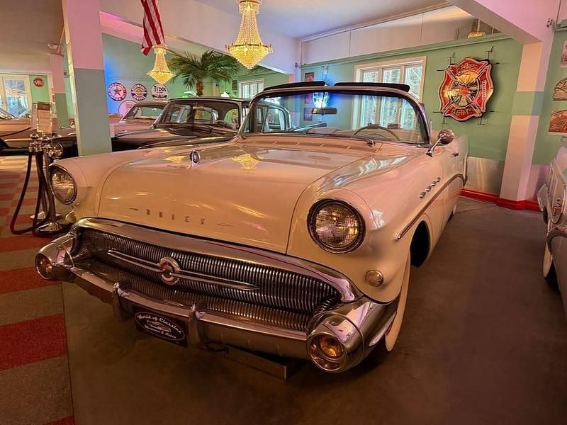 Begagnad Buick Roadmaster 305 HK (224 kW) 1957 Vit Cab