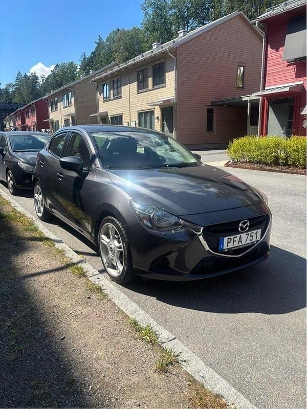 Grå Begagnad 2017 Mazda 2 Halvkombi | 115 000 kr (Bra pris) - Bild 1/4