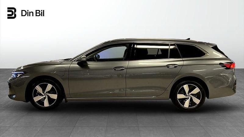 Begagnad VW Passat Business 150 HK (110 kW) 2024 Grå Kombi
