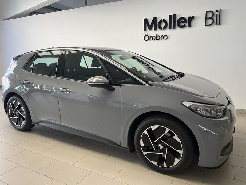 Grå (moonstone grey) Begagnad 2024 VW ID.3 Pro Halvkombi | 339 000 kr (Superpris) - Bild 1/4