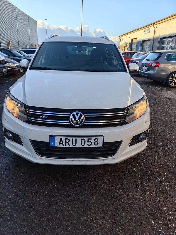 Vit Begagnad 2014 VW Tiguan SUV | 95 000 kr (Marknadspris) - Bild 1/4