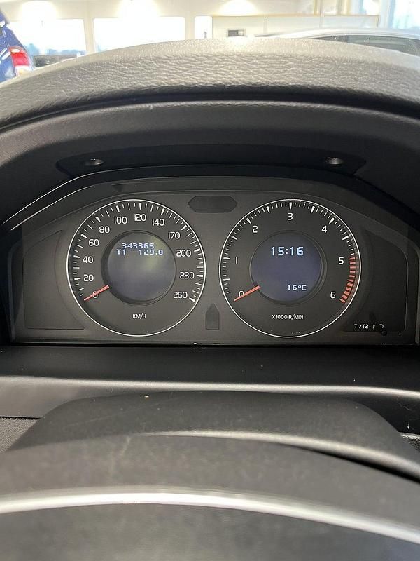 Vit Begagnad 2015 Honda HR-V SUV | 109 900 kr (Dyr) - Bild 1/4