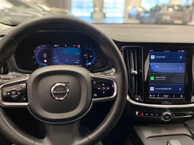 Begagnad Volvo V60 CC 250 HK (183 kW) 2024 Kombi
