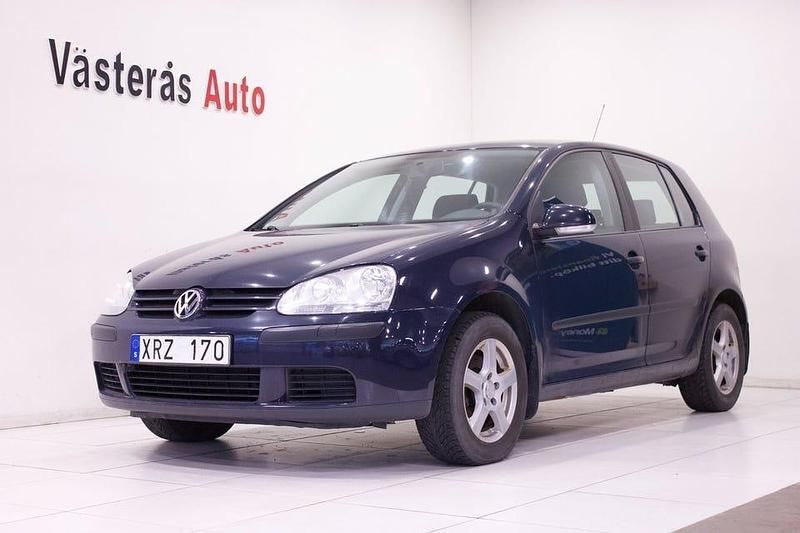 Begagnad VW Golf IV 102 HK (75 kW) 2006 Mörkblå Halvkombi